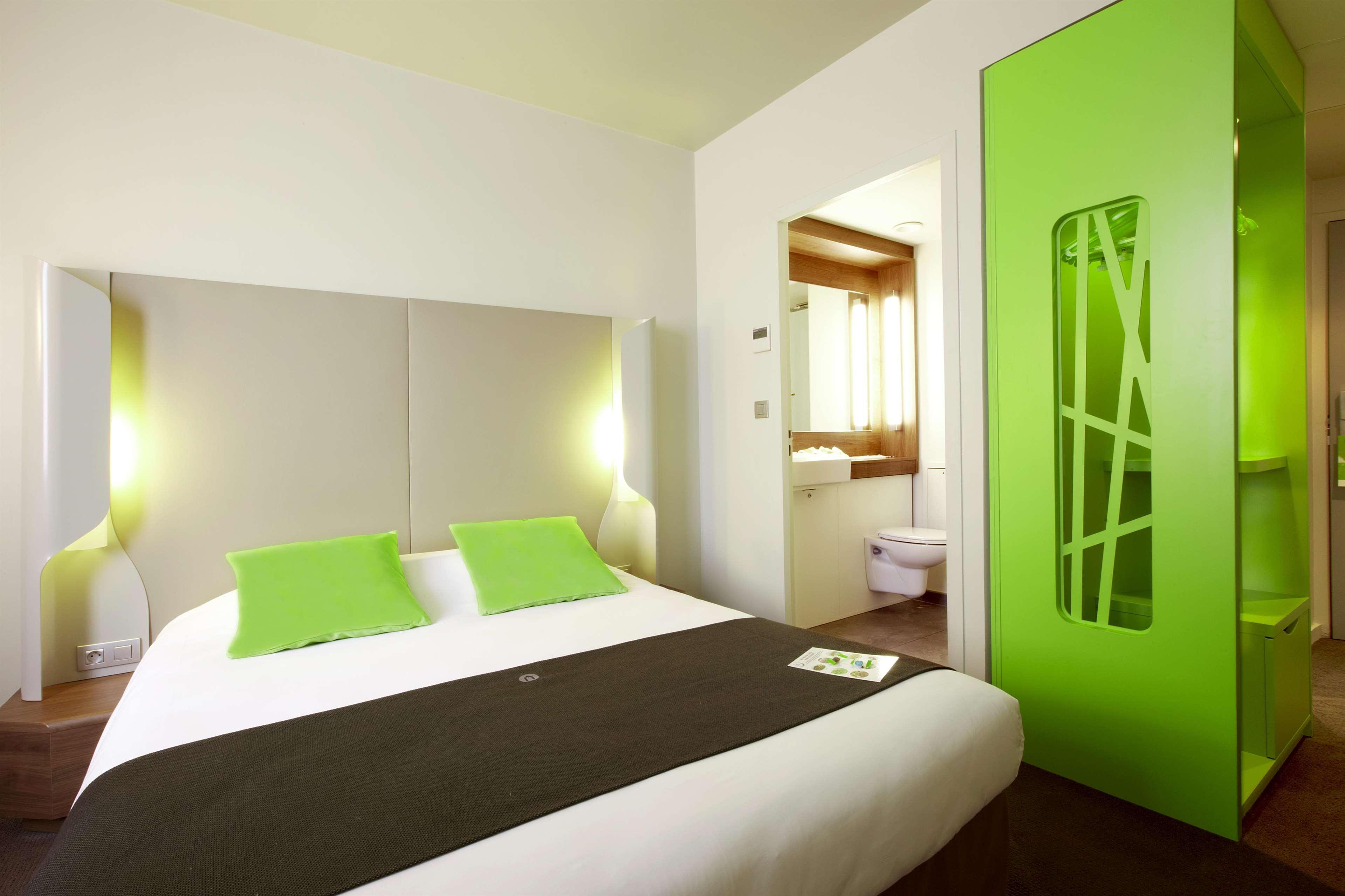 Campanile Carcassonne Est - La Cite Hotel Room photo